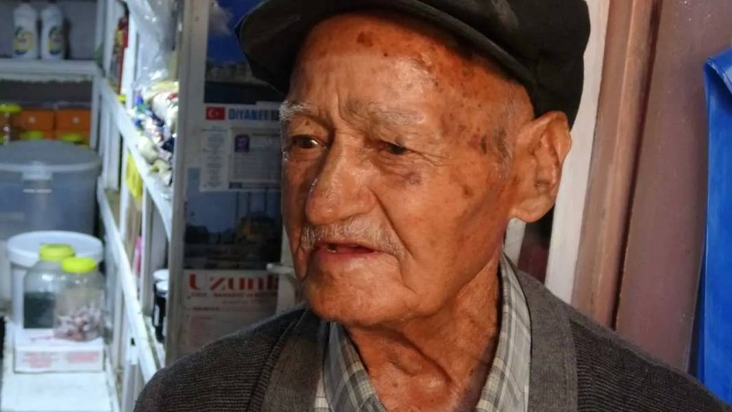 Mersin’de 90 Yaşındaki Garip Dede Yılın Esnafı Seçildi 6